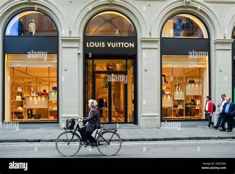 louis vuitton como italy|louis vuitton firenze italy.